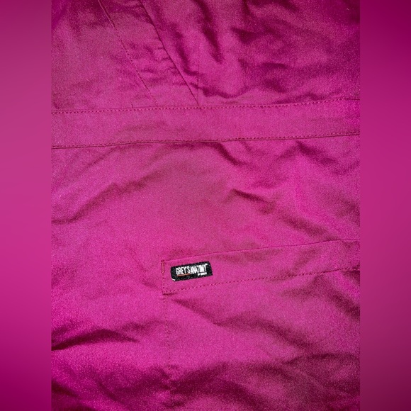 SOLD✨Grey’s Anatomy Barco Burgundy / Maroon / Wine V- Neck Scrub Top, Size M - Picture 2 of 4
